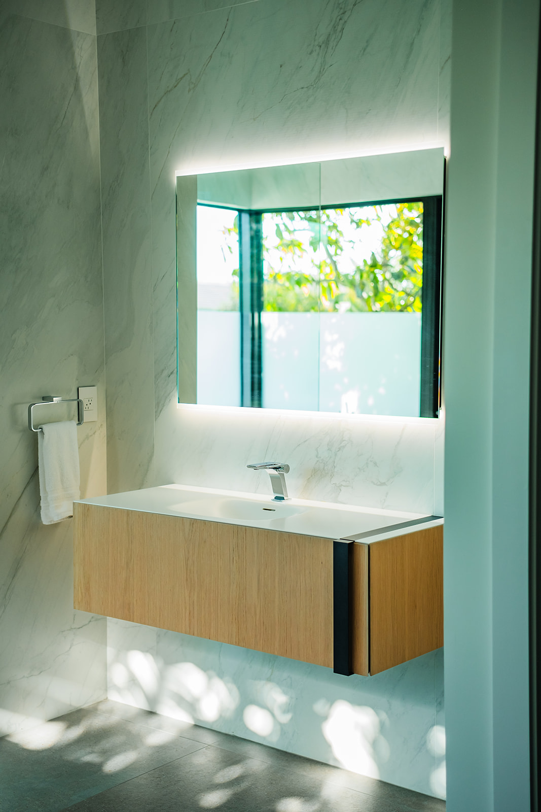 Marble bath and floating vanity detail